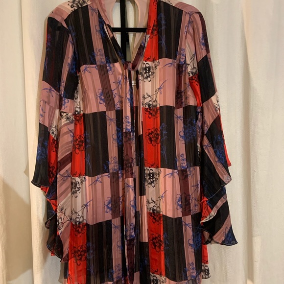 BCBG flowy top/ short dress with v neck and ties - Picture 5 of 6